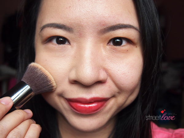 Colours Cosmetics Malaysia Flat Top Foundation Brush using with Powder Foundation 2
