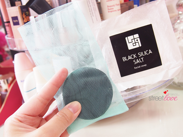 Black Silica Salt Facial Soap in Foaming Net