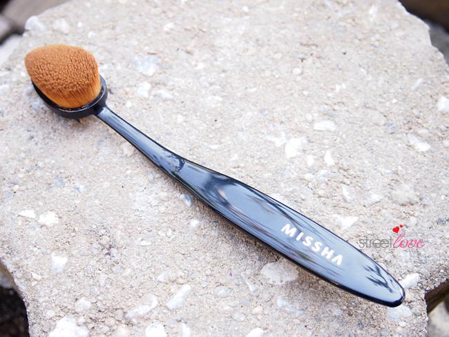 Missha Professional Oval Make Up-Brush 1